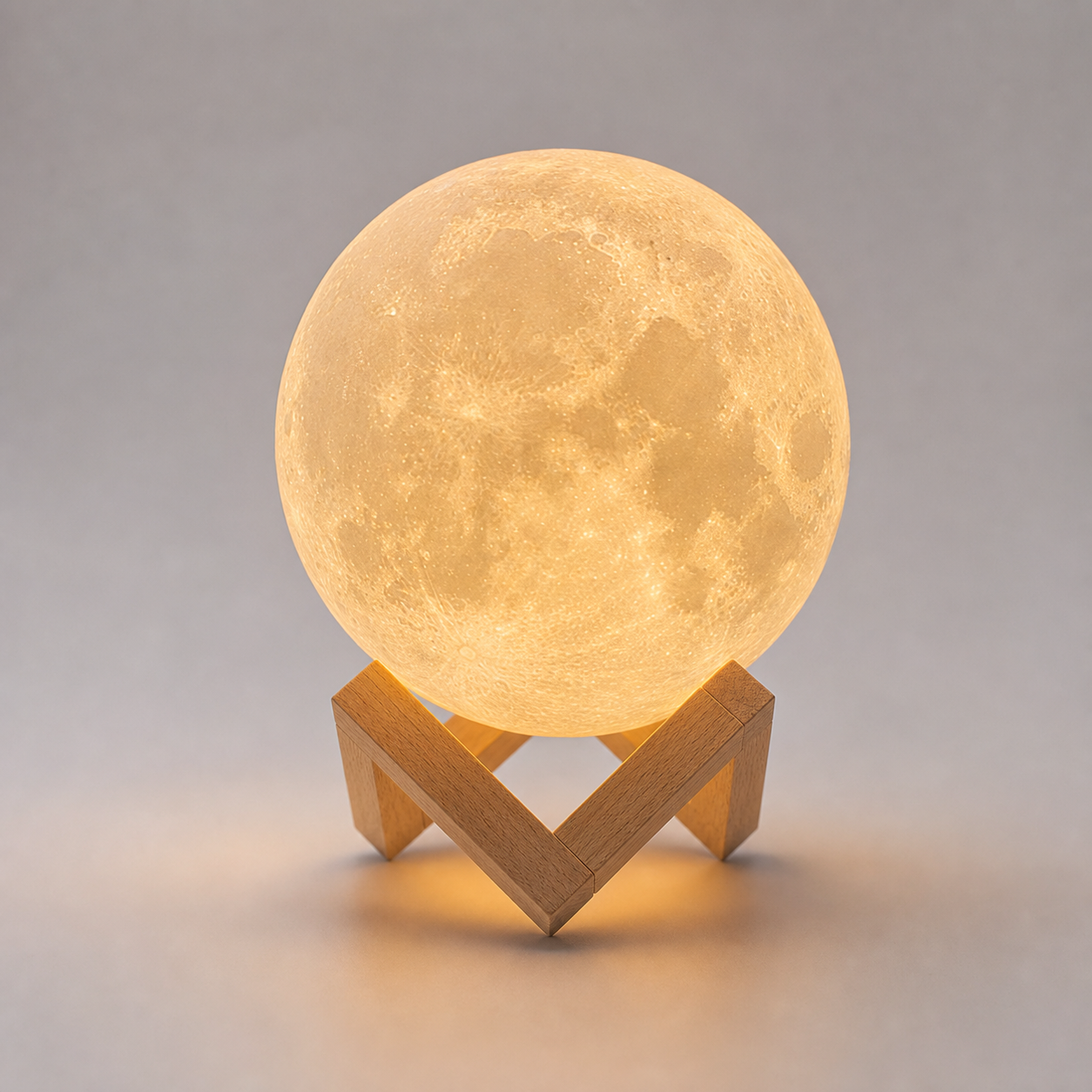 Lámpara Luna 18 cm vista lateral encendida